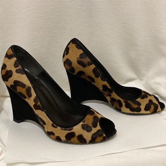 Gorgeous Wedge Leopard Print Stuart Weiztman heels Size 6 - Picture 4 of 11
